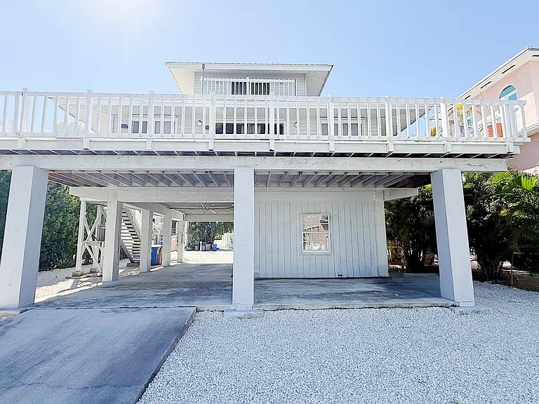 595 Caribbean Dr E — Photo 4