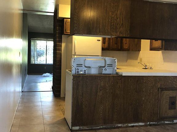 3rd image of 1493 W Fairmont Ave APT B