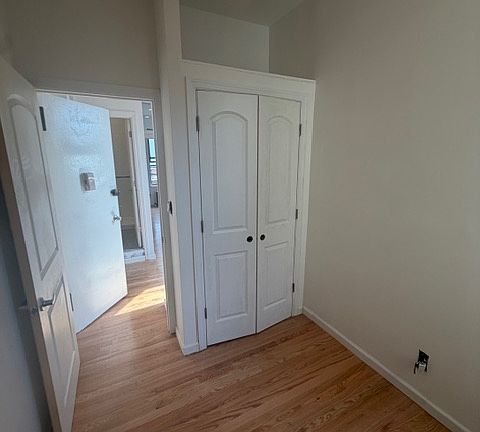 4th image of 104 Macdougal St APT 20