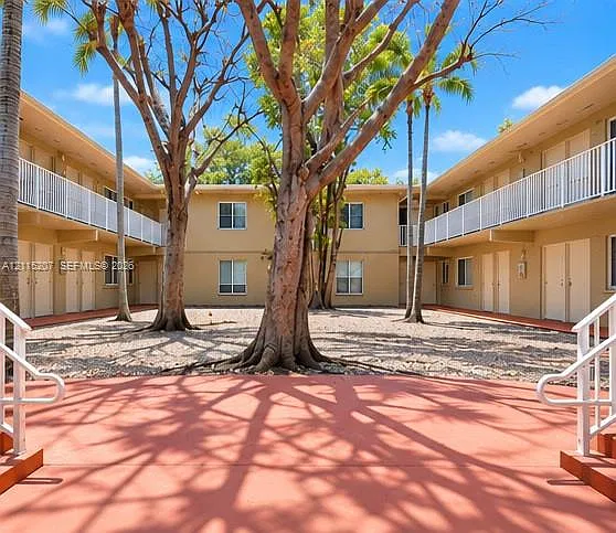 6330 SW 79th St #20