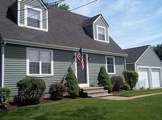 2 Greenfield Rd, Cumberland, RI 02864