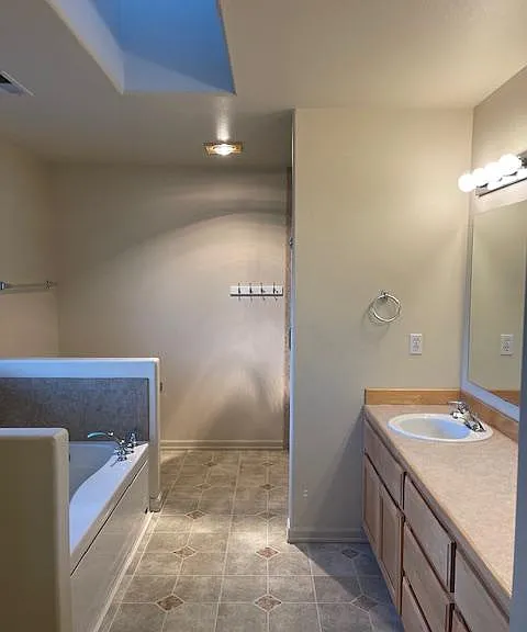 2215 NE 107th St — Photo 5