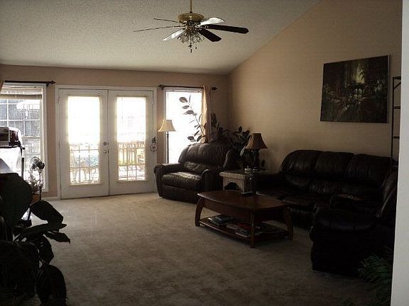 4th image of 633 Oakridge Dr #4