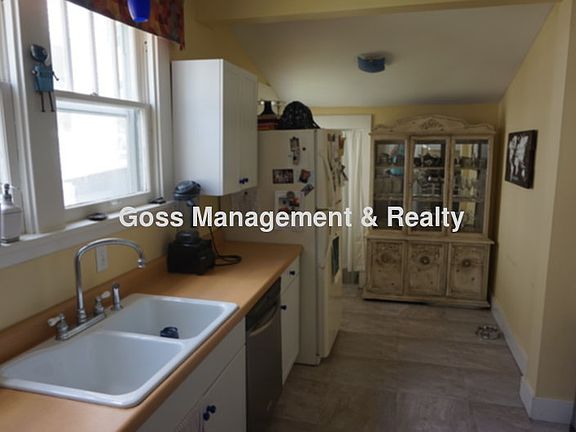 5th image of 411 N Cedar St
