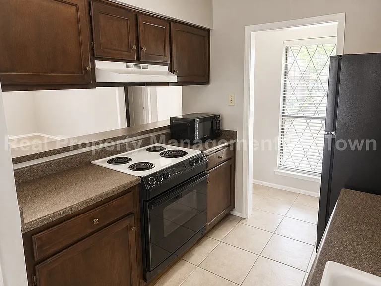 4209 Wingrove Dr — Photo 4