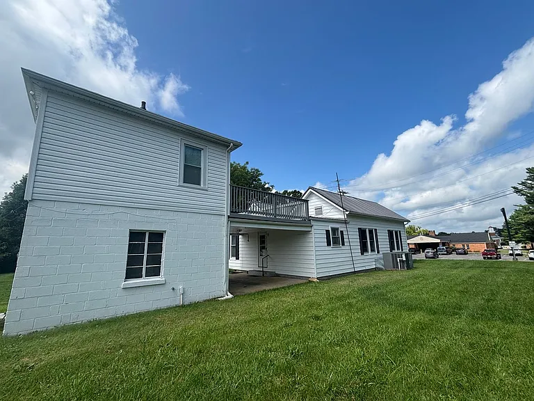200 Perry St — Photo 3