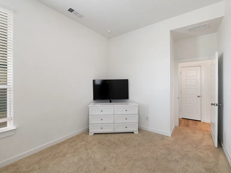 635 Brockwell Bnd — Photo 17