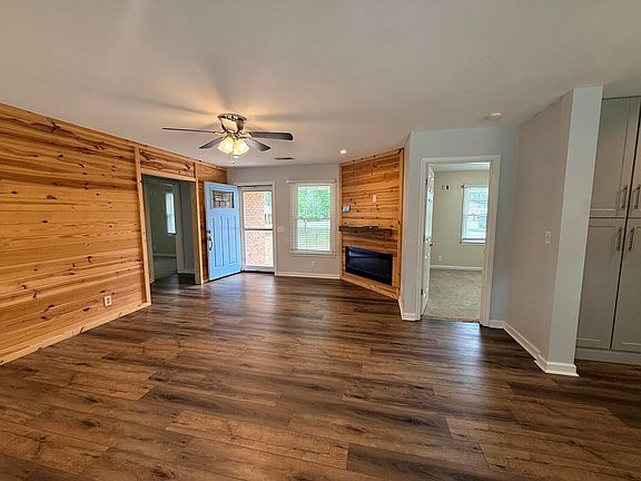 3rd image of 796 Club Ln