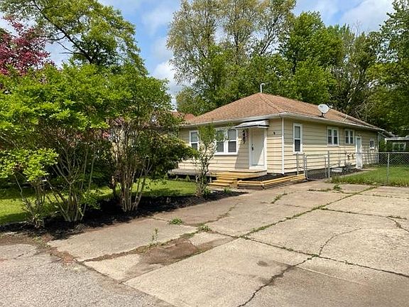 2nd image of 2487 Willow Beach St