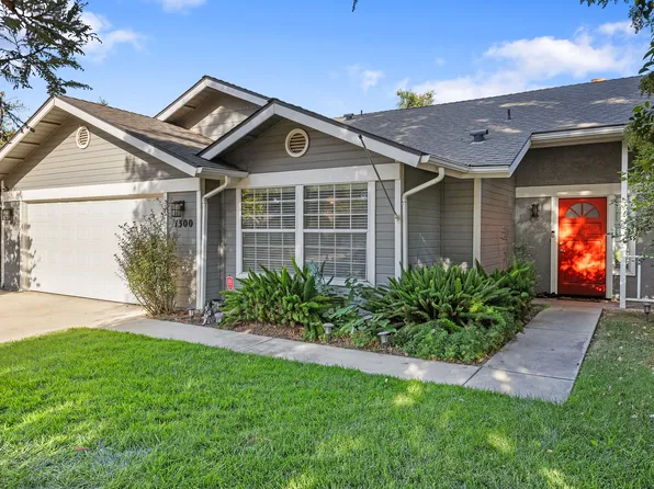 1300 S Atwood Ct, Visalia, CA 93277