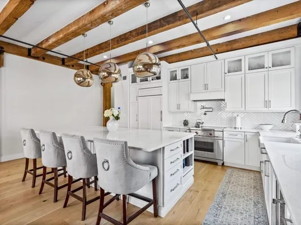 33 Sleeper St APT 301, Boston, MA 02210