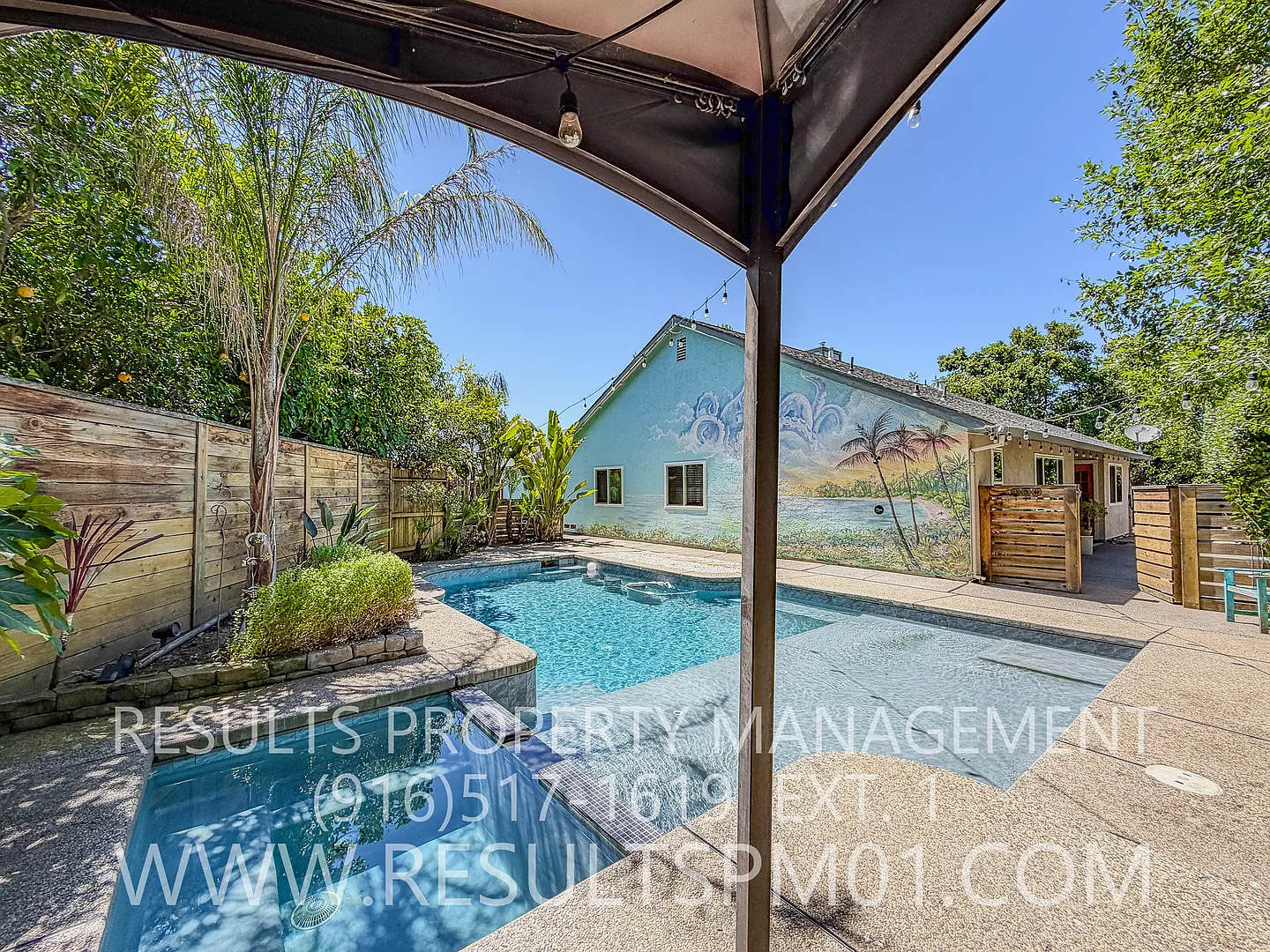 Piece of Paradise Upgraded 3 Bedrm Pool Home — Photo 2