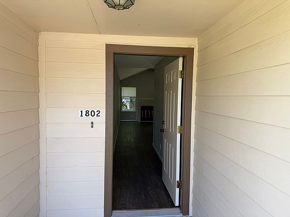 3rd image of 1802 Magazine St