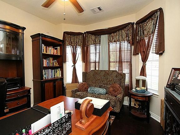 Study With Wide Oak Wood Floors*French Doors*Lots Of Windows.