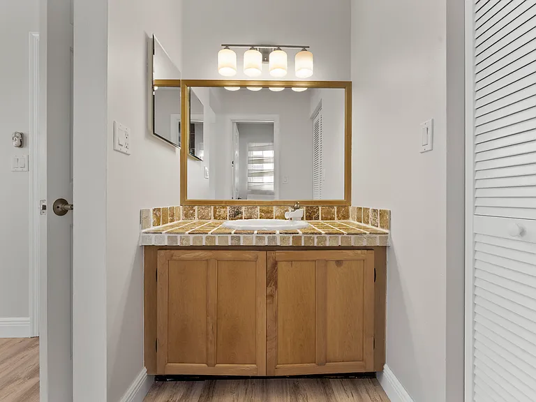 2900 Olivewood Ter #201 — Photo 15