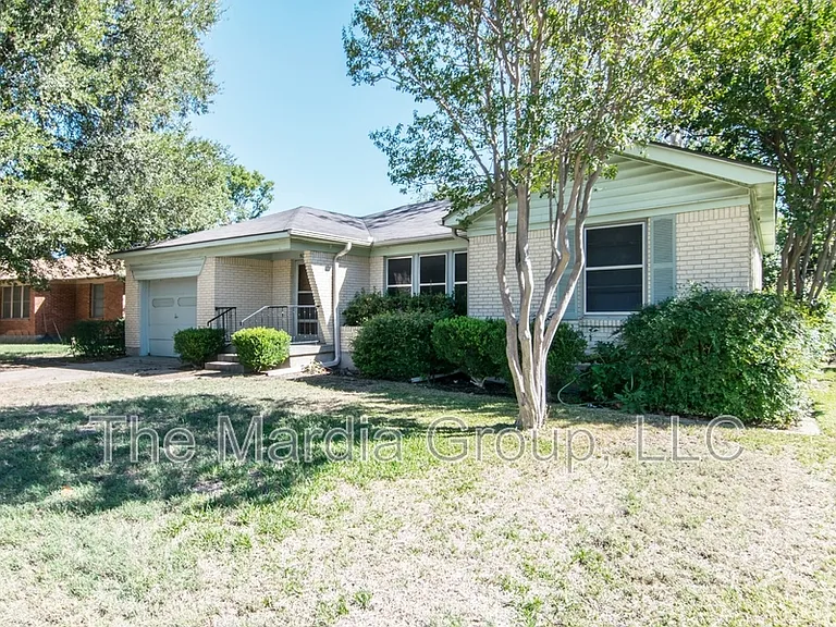 9302 Piper Ln — Photo 3
