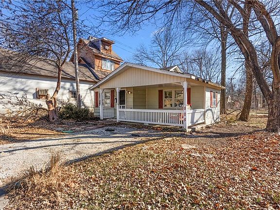 2nd image of 805 Rhodes Ave