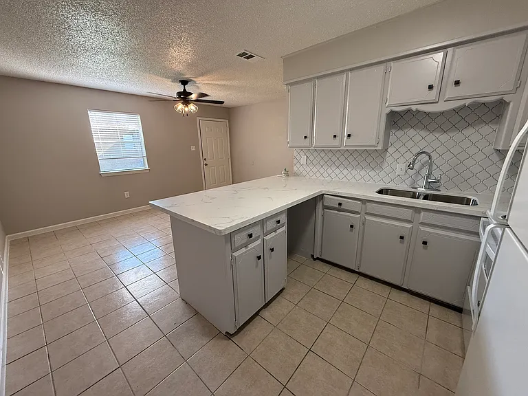 1604 Meadowview Dr #4 — Photo 5