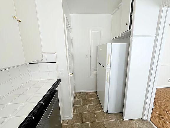 5th image of 107 N Sweetzer Ave #1/2