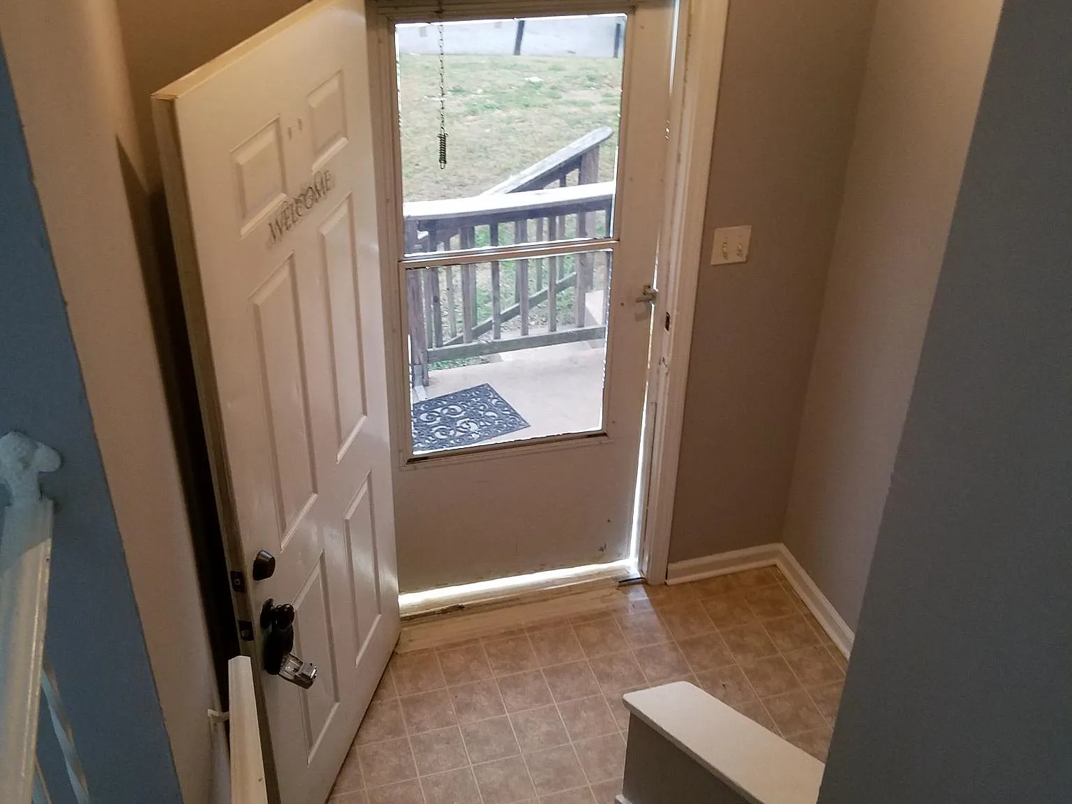 3 bed, 1100 sqft, $1,200 — Photo 2