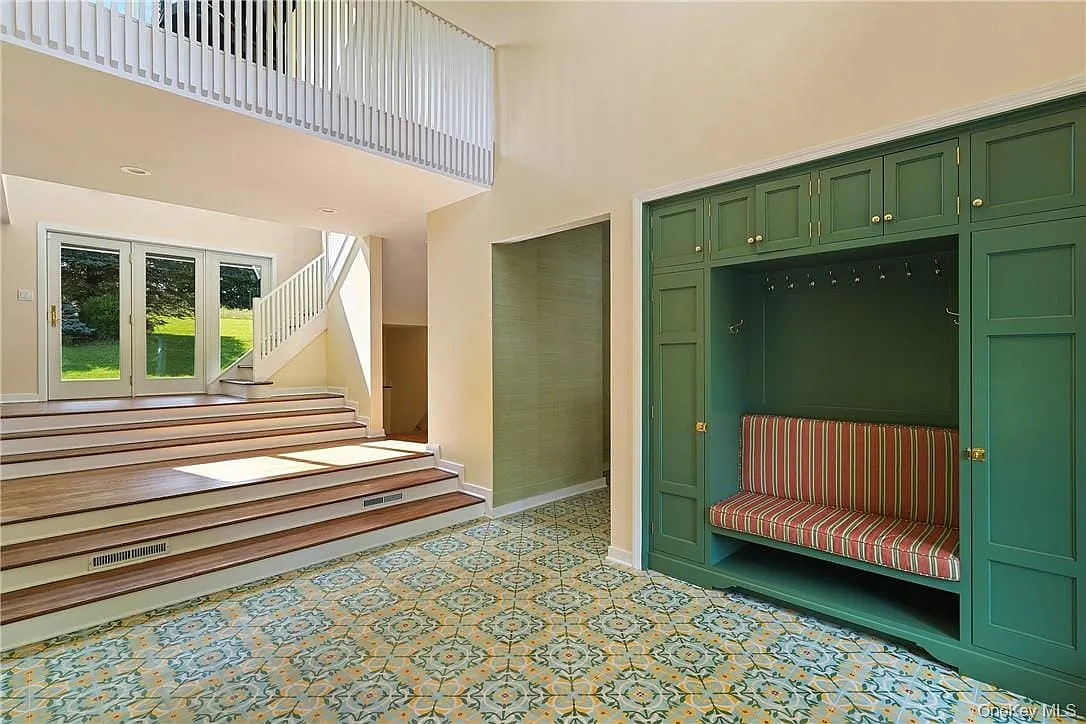 5 bed, 4.5 bath, 4530 sqft, $15,000 — Photo 2