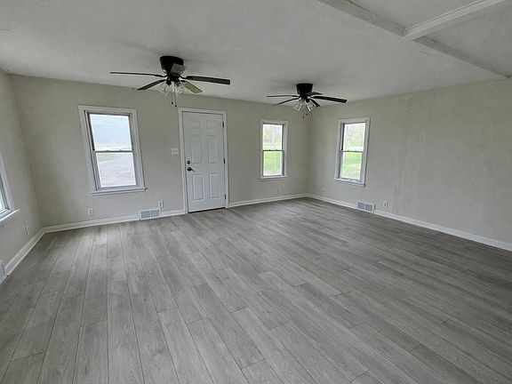 3rd image of 2796 E 508th Rd