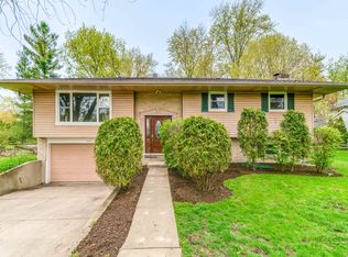 15440 W Fair Ln, Libertyville, IL 60048