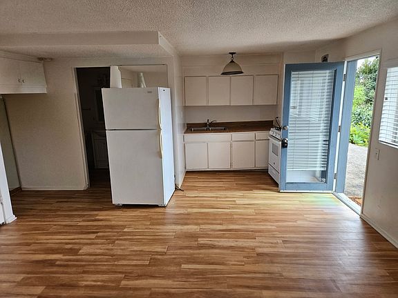 4th image of 2161 Lillie Ave #2