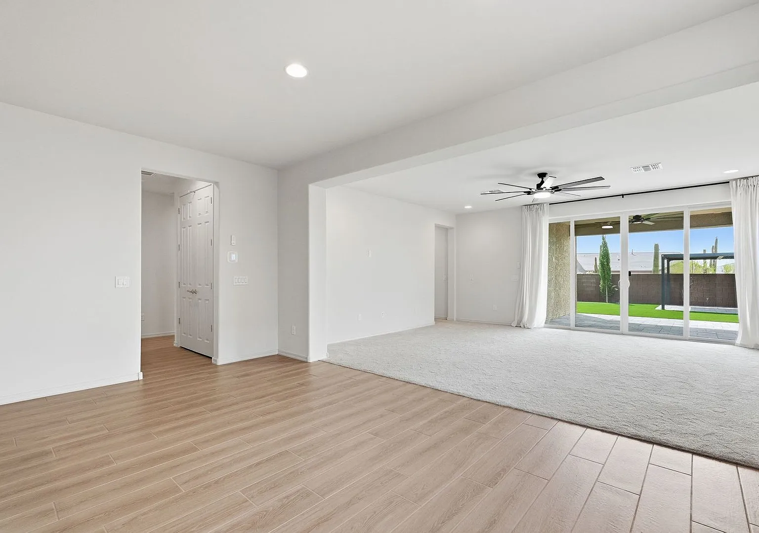 Upscale 4-Bedroom Marana Home Featuring Expansive Kitchen & Covered Patio — Photo 4