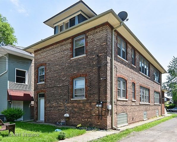 2nd image of 2440 New St