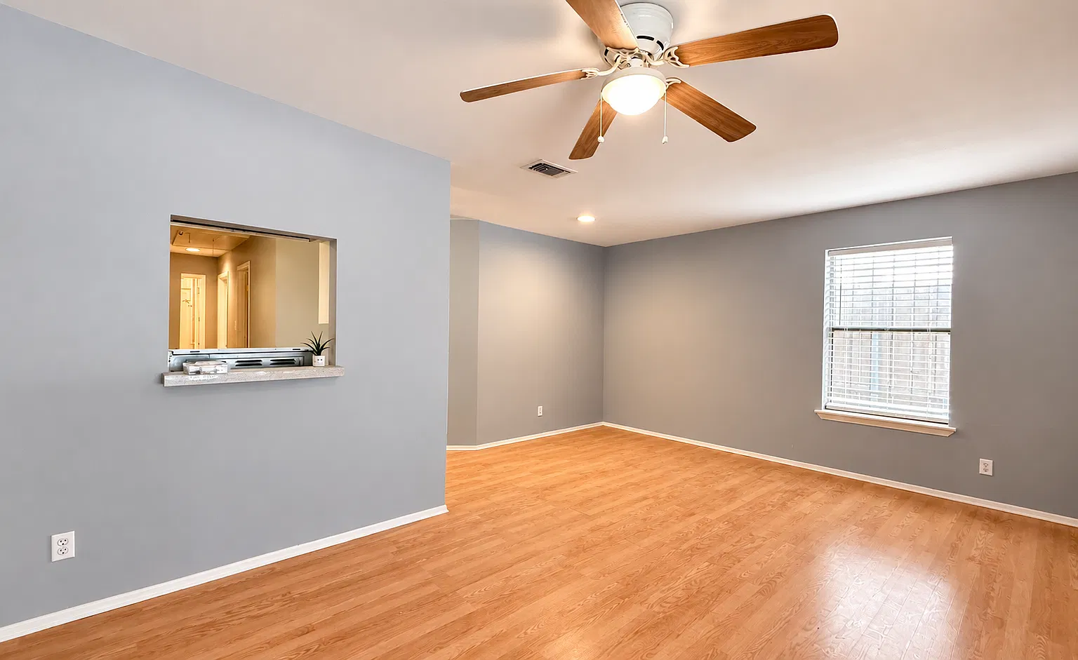 2 bed, 855 sqft, $1,750 — Photo 2