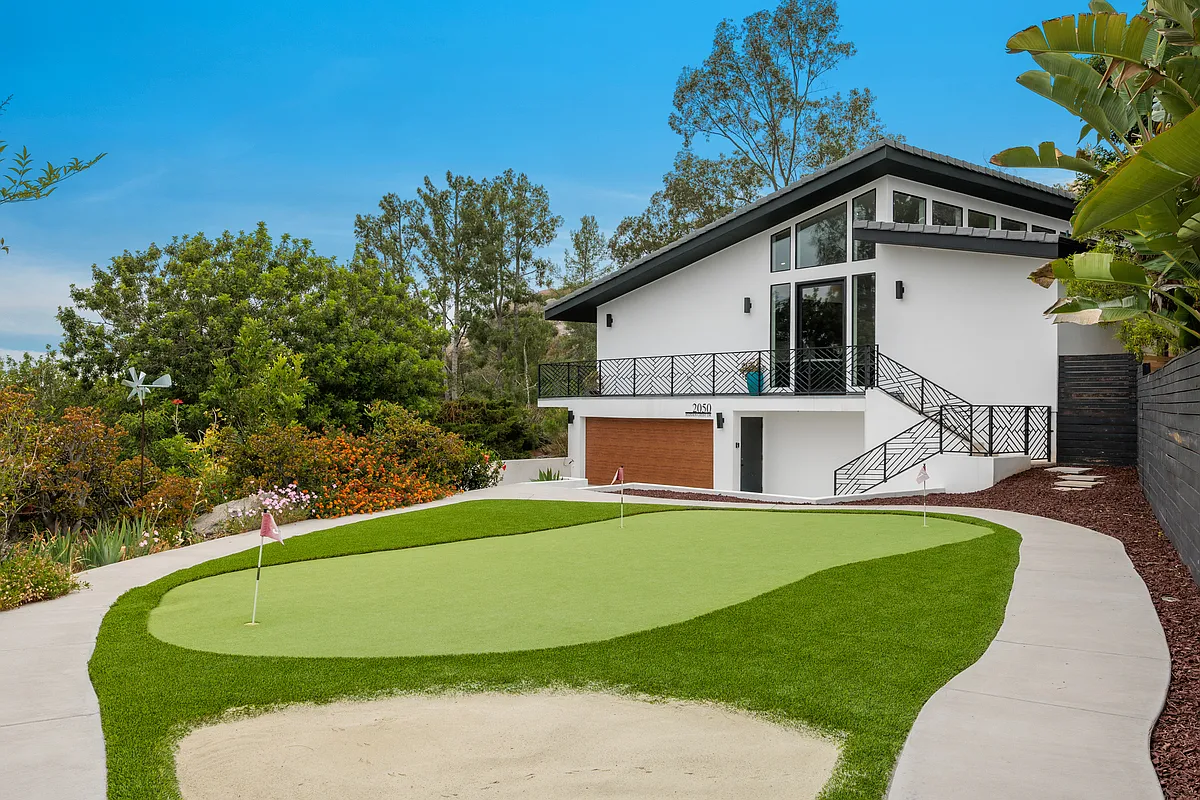 2050 Hidden Crest Dr — Photo 1