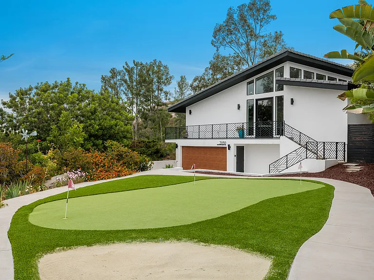 2050 Hidden Crest Dr — Photo 1