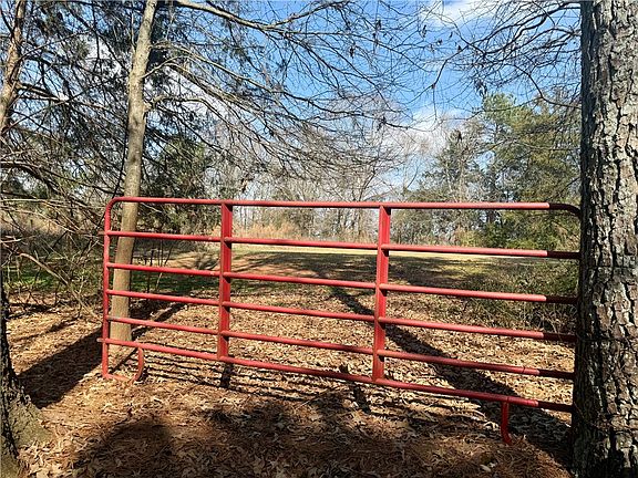 4th image of 1 Prater Farm Rd