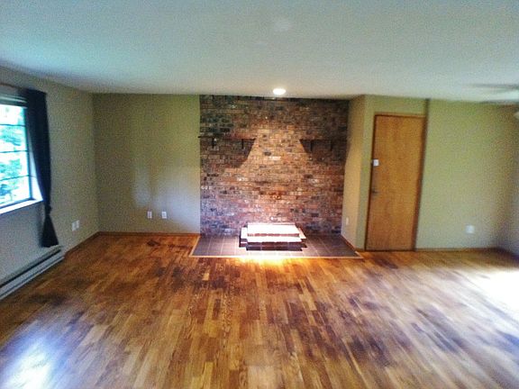 4th image of 22085 Veteran St NE