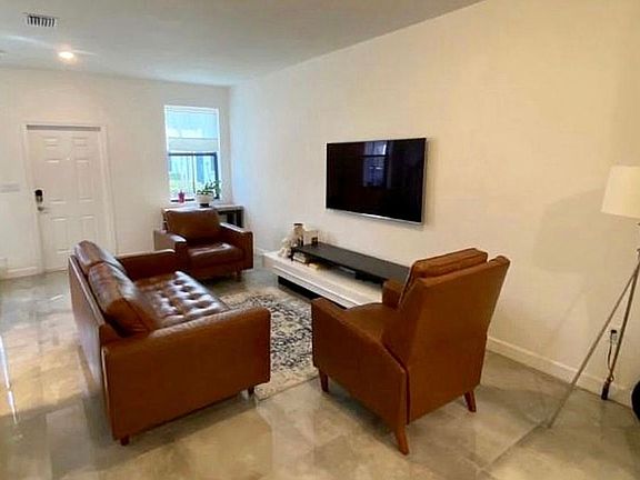 4th image of 2825 SW 17th Ave #2825
