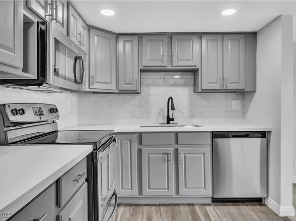 808 N Torrey Pines Dr, Las Vegas, NV 89107