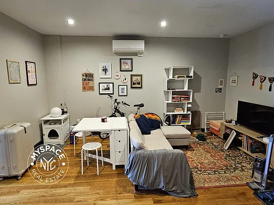 Rented by MySpaceNYC | media 25