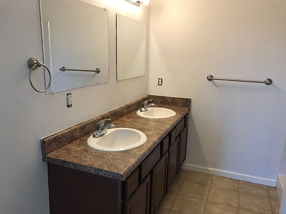 His and her sink in master bath