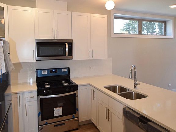 2nd image of 2643 W Lawrence Ave