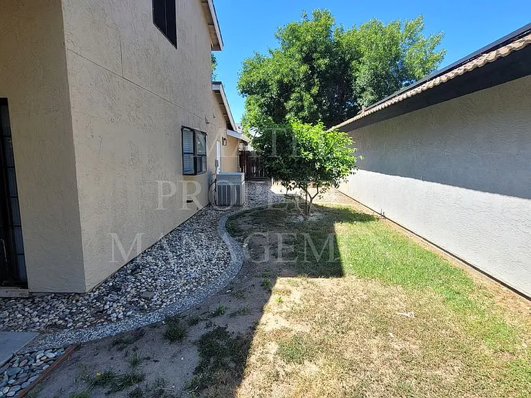 2516 Walnut Grove Way — Photo 25