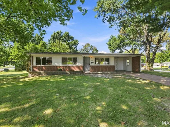 2540 Churchill Downs Dr, Florissant, MO 63033