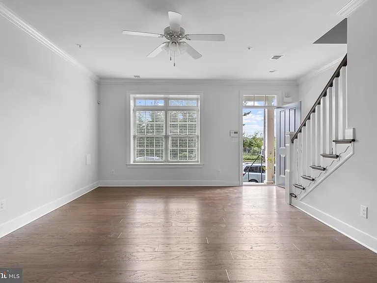 619 W Mulberry St — Photo 5