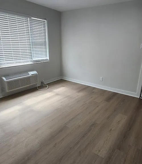 Westwood Court Apts — Photo 15