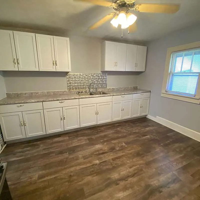 2 bed, 1.0 bath, $1,079 — Photo 1