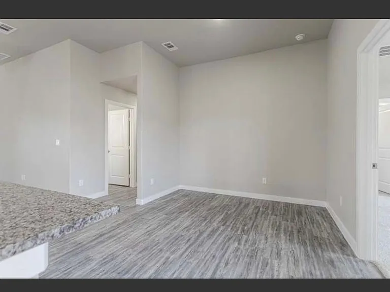 2910 Yellowstone Ct — Photo 5