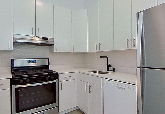 3rd image of 216 Guernsey St APT 2
