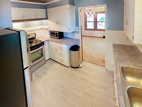 Kitchen with appliances