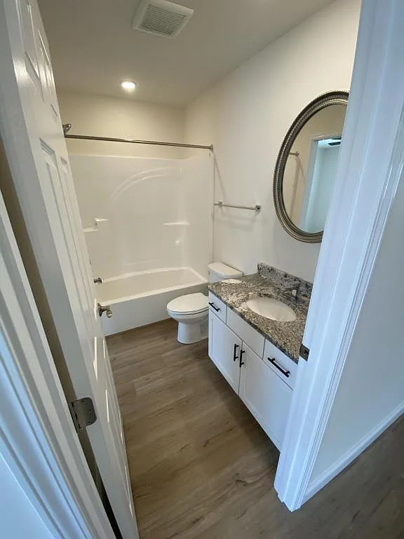 1210 N Van Buren — Photo 3