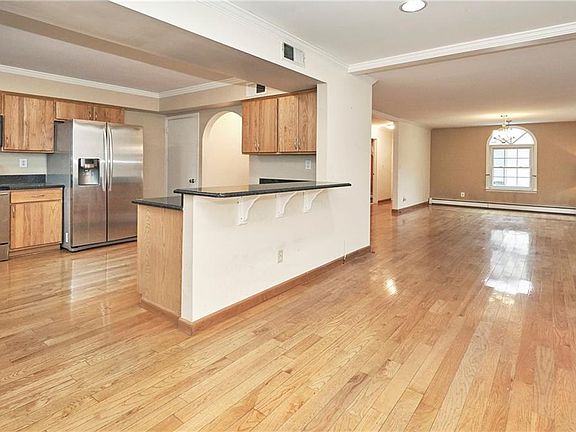 5th image of 112 Somerset Dr